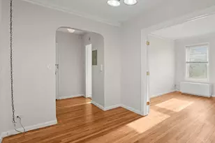 122 Woodside Green, Stamford, CT 06901 - Photo 3