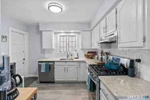 49 Lancaster Rd, West Hartford, CT 06119 - Photo 17