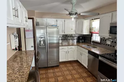 33 Sky View Circle, Hamden, CT 06514 - Photo 15