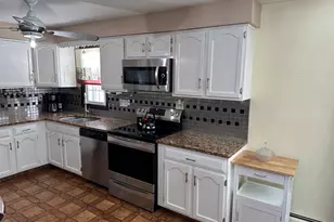 33 Sky View Cir, Hamden, CT 06514 - Photo 13