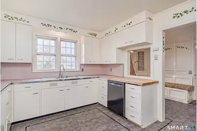 8 Crest Road, Danbury, CT 06811 - Photo 15