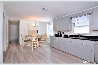 548 Mulberry Street, Windsor Locks, CT 06096 - Photo 11