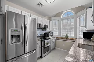 374 Meridian St Ext, Groton, CT 06340 - Photo 7