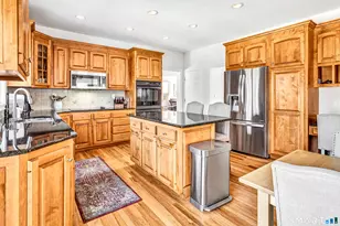 55 Old Dairy Ln, Shelton, CT 06484 - Photo 7