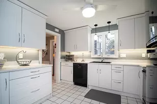 71 Vista Rd, North Haven, CT 06473 - Photo 9