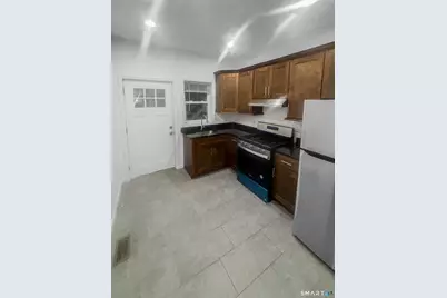 1042 Iranistan Avenue, Bridgeport, CT 06604 - Photo 5