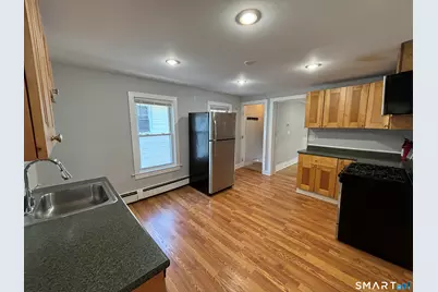 8 Jetland Place, Bridgeport, CT 06605 - Photo 11