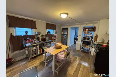 8 Jetland Place, Bridgeport, CT 06605 - Photo 5