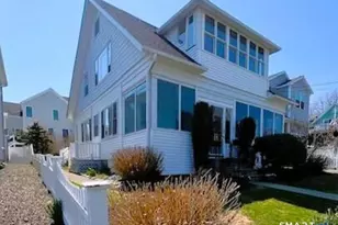 8 Parkland Pl, Milford, CT 06460 - Photo 3