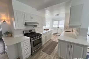 8 Parkland Pl, Milford, CT 06460 - Photo 11