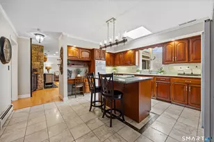 886 Maribou Ct, Cheshire, CT 06410 - Photo 3