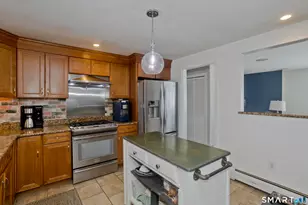 25A Queen St, Enfield, CT 06082 - Photo 5