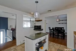 25A Queen St, Enfield, CT 06082 - Photo 7