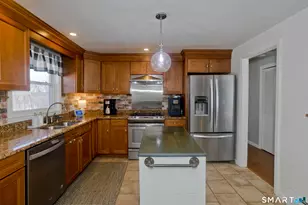 25A Queen St, Enfield, CT 06082 - Photo 5