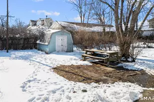 17 Rennell Ct, Bridgeport, CT 06605 - Photo 5