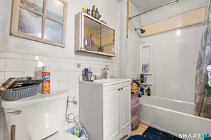 17 Rennell Ct, Bridgeport, CT 06605 - Photo 9