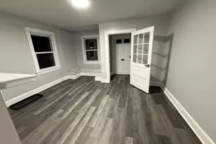 36 Carver St, Bridgeport, CT 06610 - Photo 3