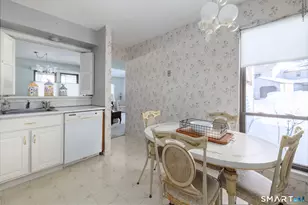 7 Maple Ln, Avon, CT 06001 - Photo 9