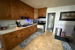 381 Ellis St, New Britain, CT 06051 - Photo 3