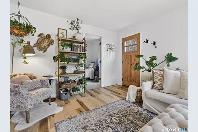 247 Midway Oval, Groton, CT 06340 - Photo 5