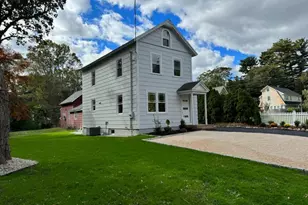 429 Round Hill Rd, Fairfield, CT 06824 - Photo 3