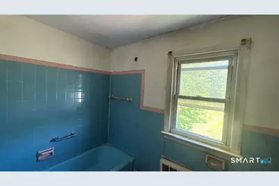 131 Bryden Terrace, Hamden, CT 06517 - Photo 13