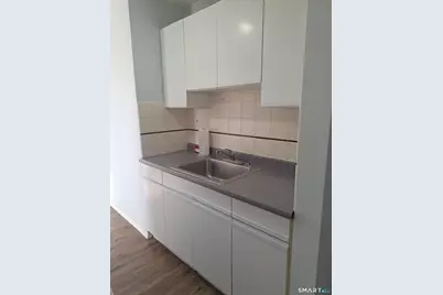 217 Hollister Avenue #b8, Bridgeport, CT 06607 - Photo 5