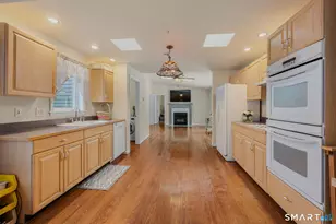 16 Greystone Dr, Montville, CT 06382 - Photo 5