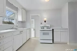 20 Benson Pl, Fairfield, CT 06824 - Photo 9