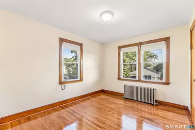 24 Pilgrim Avenue, Waterbury, CT 06704 - Photo 11