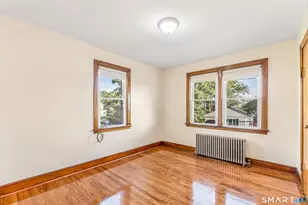 24 Pilgrim Ave, Waterbury, CT 06704 - Photo 11