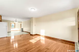 24 Pilgrim Ave, Waterbury, CT 06704 - Photo 7