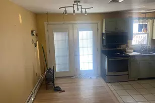 28 Kent Ct, Middletown, CT 06457 - Photo 3