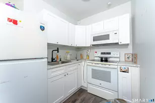 429 Washington Ave, Waterbury, CT 06708 - Photo 9