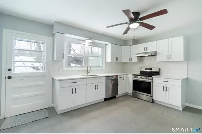 63 Briarwood Lane #E, Branford, CT 06405 - Photo 3