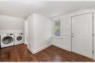 318 Suburban Avenue, Fairfield, CT 06825 - Photo 9