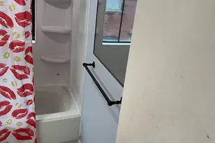 34 Essex St, Hartford, CT 06114 - Photo 11