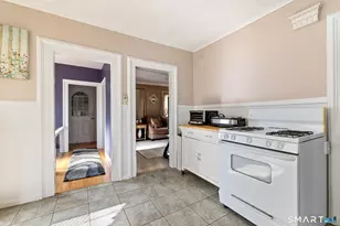 27 Windsor Ave, Meriden, CT 06451 - Photo 5