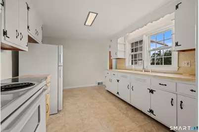 81 Maple Hill Avenue, Newington, CT 06111 - Photo 7