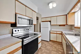 23 Staffordshire Commons Dr, Wallingford, CT 06492 - Photo 5