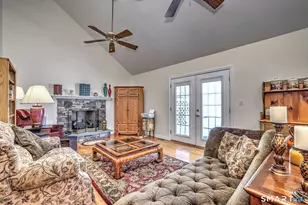 8 Hill St, East Haven, CT 06512 - Photo 23