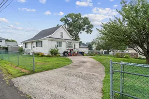 10 Cold Spring St, East Haven, CT 06512 - Photo 1