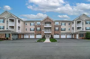 433 Brookside Ct, Newtown, CT 06470 - Photo 3