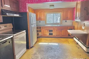 39 Pleasant View Ave, Windham, CT 06226 - Photo 5