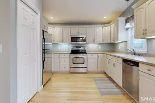 22 Hollywood Ave, Milford, CT 06460 - Photo 13