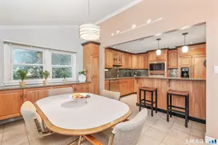 200 Mohegan Dr, West Hartford, CT 06117 - Photo 13