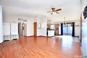 16 Tuscarora Pl, Bristol, CT 06010 - Photo 7