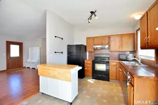 16 Tuscarora Pl, Bristol, CT 06010 - Photo 11