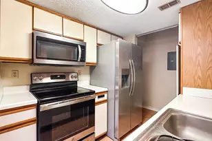 31 High St, East Hartford, CT 06118 - Photo 7