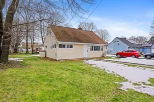 69 Seaver Cir, Bridgeport, CT 06606 - Photo 3